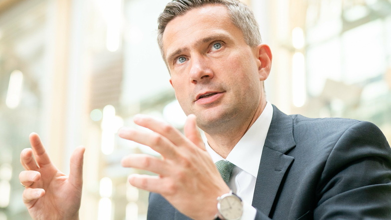 Sachsens Wirtschaftsminister Martin Dulig kündigt Coronahilfen für "Härtefälle" an.