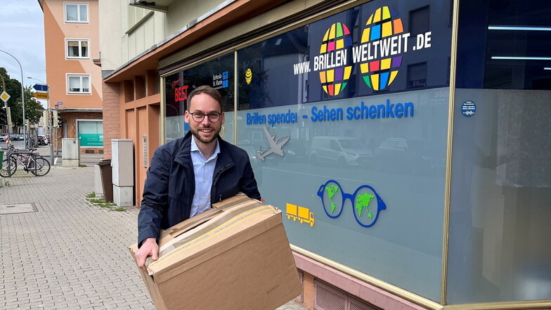 Sebastian Kühne hat in Koblenz 1.000 Brillen bei der Aktion „Brillen weltweit“ abgeliefert. Sie wurden von den Kunden des Optikers gespendet.