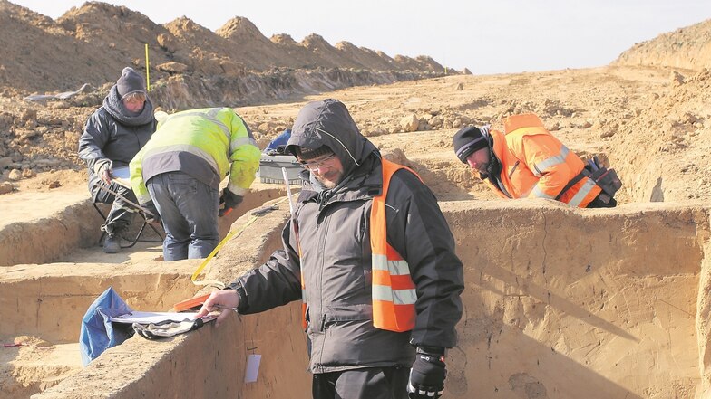 Fast ein halbes Jahr lang gruben Archäologen vom Landesamt für Archäologie Sachsen entlang der geplanten Erdgastrasse bei Lommatzsch. Die Funde wurden jetzt präsentiert.