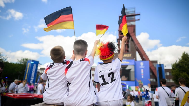 Gemeinsam Fußball schauen - das geht am Sonnabend zum Achtelfinalspiel der deutschen Mannschaft unter anderem in Neugersdorf.