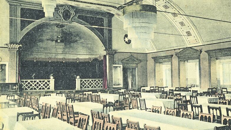 Der Steiger-Saal, wie ihn viele Freitaler noch aus eigenem Erleben kennen. Er war vor und nach dem Ersten Weltkrieg oftmals Schauplatz von Tanzveranstaltungen, die für gewöhnlich sehr gut besucht waren.