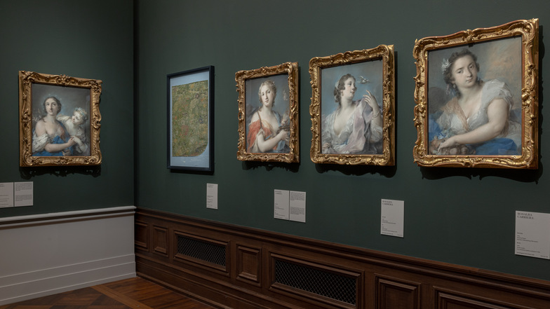 Blick in die Ausstellung "Rosalba Carriera. Perfektion in Pastell" in der Dresdner Sempergalerie.