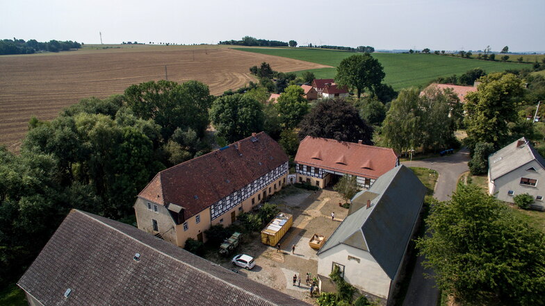 Bauernweiler – wie hier Auterwitz – sind geprägt von großen Vierseithöfen.