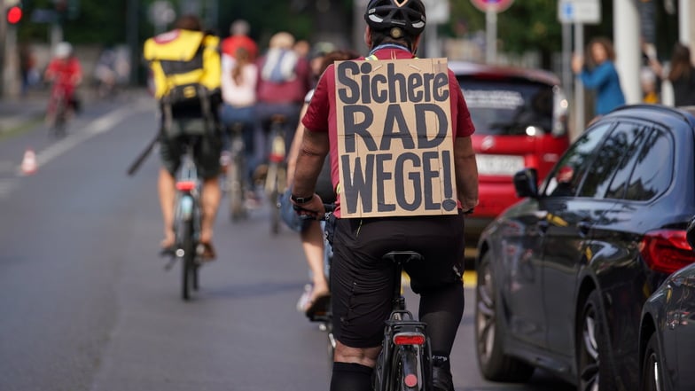Wie hier im Juni 2020 auf der Hüblerstraße demonstrieren Radfahrer in Dresden häufig für Verbesserungen auf den Straßen.