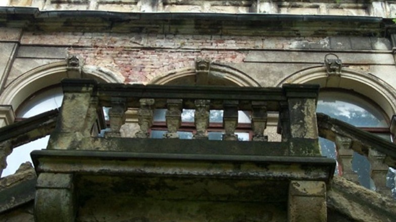 So sah die Fassade der berühmten Villa noch vor einigen Jahren aus.