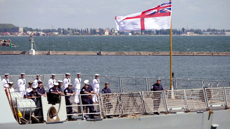 Der Royal Navy Zerstörer HMS Defender trifft im Hafen von Odessa ein.