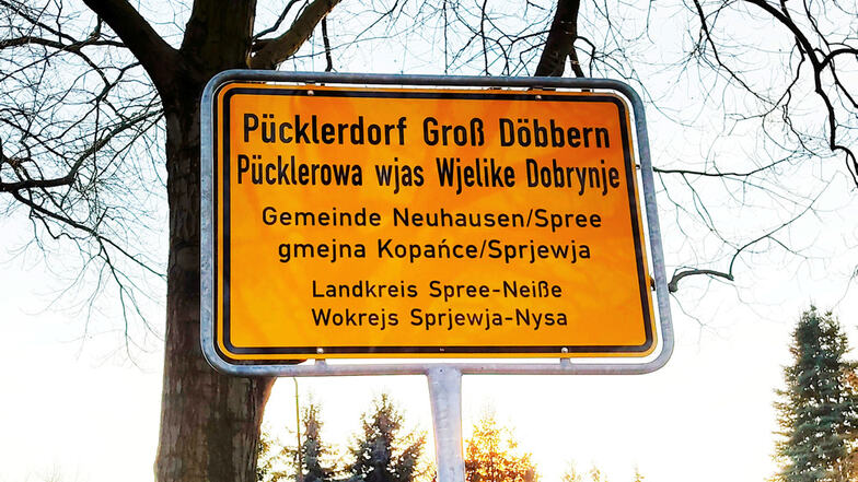 Das rekordverdächtige Ortseingangsschild von Groß Döbbern mit 133 Zeichen – es sucht deutschlandweit wohl seinesgleichen.