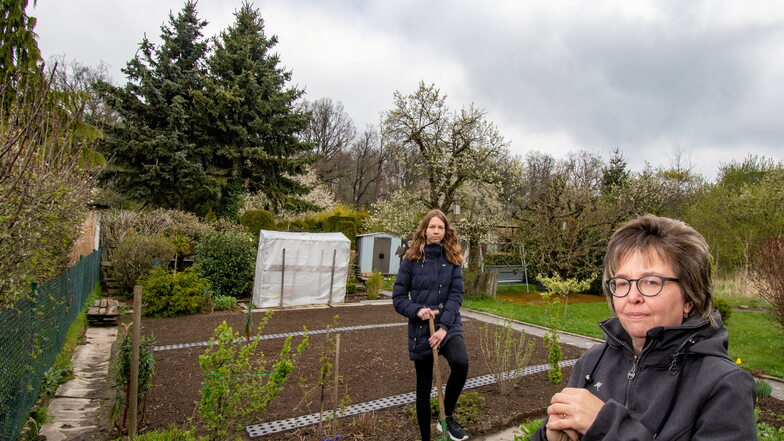 Emely und Annett Reichardt wollen nicht, das auf dem Land der Kleingartensparte in Westewitz  eine Solaranlage entsteht.  Emely Reichhardt hat  eine Online-Petition organisiert.