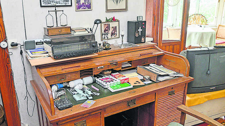 Ein Großteil des Mobiliars wie dieser Schreibtisch gehört zur Erstausstattung 1906/07. Einiges soll erhalten bleiben und an die langjährige Besitzerfamilie erinnern.