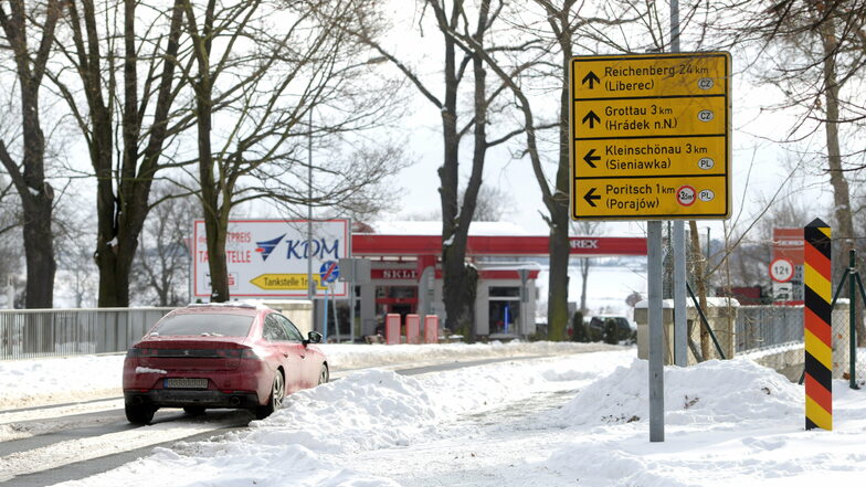 Am Grenzübergang Friedensstraße in Zittau wurde nicht ständig kontrolliert. Hier geht es zunächst nach Polen und nach etwa einem Kilometer Fahrt über den nächsten Grenzübergang nach Tschechien.