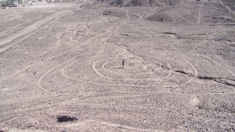 Hunderte Spiralen und Figuren im steinigen Boden der peruanischen Wüste. Dresdner Forscher haben dazu 15 Jahre lang Daten und Bilder ausgewertet. Sie wollen herausfinden, wofür die Nasca-Zeichnungen verwendet wurden.