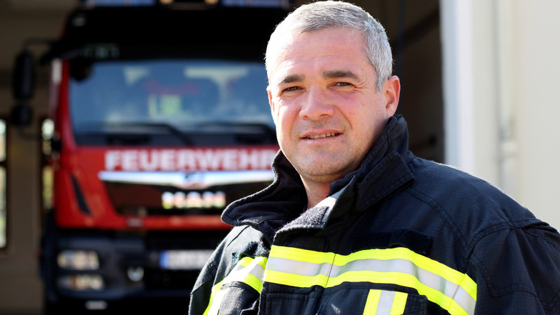 Jan Schmaler ist der Ortswehrleiter der Freiwilligen Feuerwehr Schwarzkollm.
