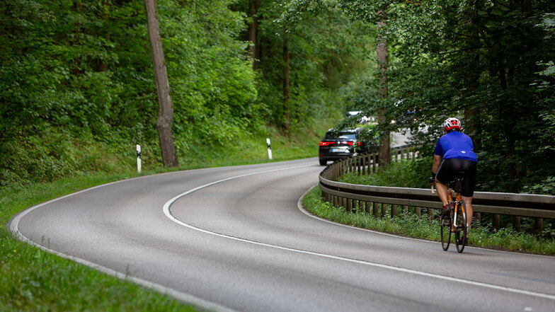 Sobald entlang der Poisentalstraße ein separater Radweg existiert, kommen sich Autofahrer und Radfahrer nicht länger in die Quere.