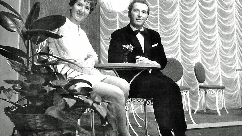 Dieses Bild entstand 1969 bei der Moderation der 50. Folge der Sendereihe „Tanz mit mir“ im Fernsehstudio Berlin-Adlershof.