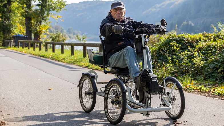Albert Jäger aus Oberposta fährt mit seinen 91 Jahren noch immer mit seinem vierrädrigen Fahrrad bis nach Rathen oder Pratzschwitz.
