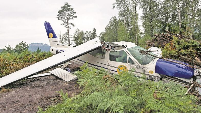 Für die Dreharbeiten der ARD-Produktion „Der Ranger“ ist in einem Waldgebiet bei Gohrisch ein Flugzeugabsturz inszeniert worden.