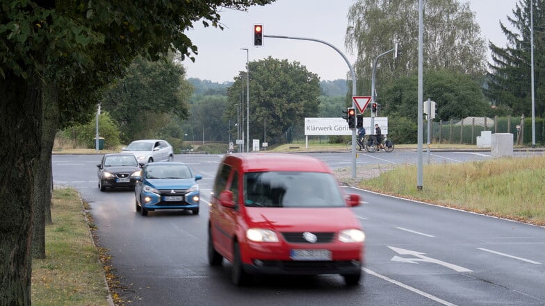 Ein Blick auf die Schlesische Straße in Görlitz. Jetzt führt sie auf das Gelände der Kläranlage. Nach dem Willen der Görlitzer und Zgorzelecer soll sie  zu einer Brücke über die Neiße führen. Das war am Dienstag Thema im gemeinsamen Stadtrat.