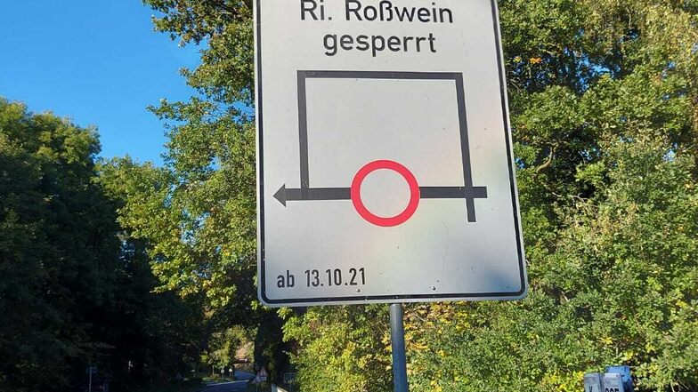Die Sperrung der Äußeren Wehrstraße in Roßwein ist schon ausgeschildert - allerdings mit einem falschen Datum. Bau- und Umleitungsbeginn ist am 18. Oktober. Die Hinweise werden korrigiert.