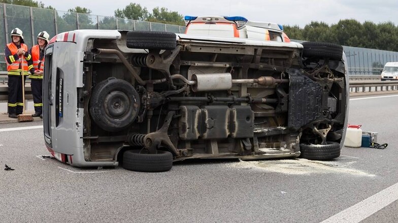 Danach war zur Unfallaufnahme und Bergung der beiden Unfallfahrzeuge die Autobahn halbseitig bis gegen 10.15 Uhr gesperrt. Der Schaden rund 25.000 Euro. Die Polizei ermittelt.