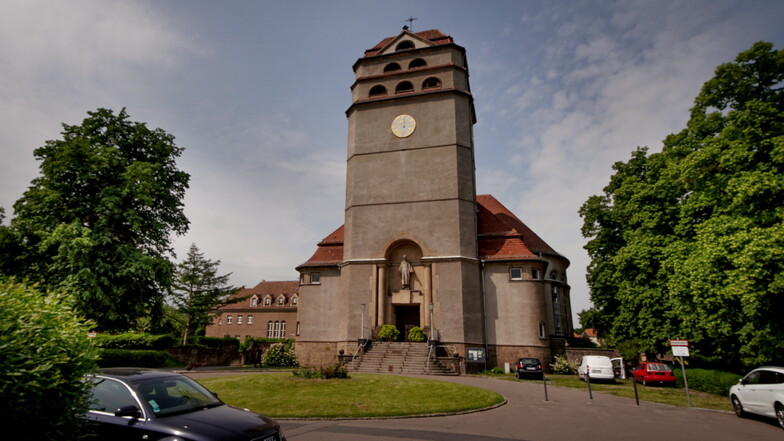 Die Heilandskirche an der Tonbergstraße wurde 1927 eingeweiht. Der Innenraum wurde jüngst aufwändig saniert.