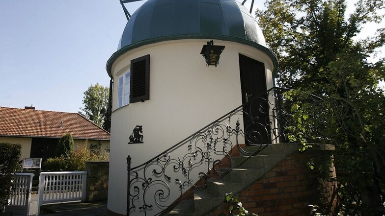 Auf dem Weißen Hirsch ließ er eine öffentliche Sternwarte bauen.