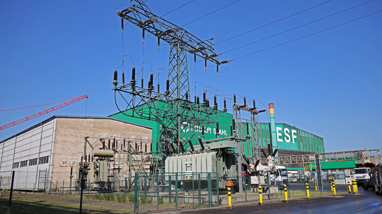 Das Stahlwerk in Riesa stand zuletzt drei Tage lang still. Die Preise für Strom und Gas waren einfach zu hoch.