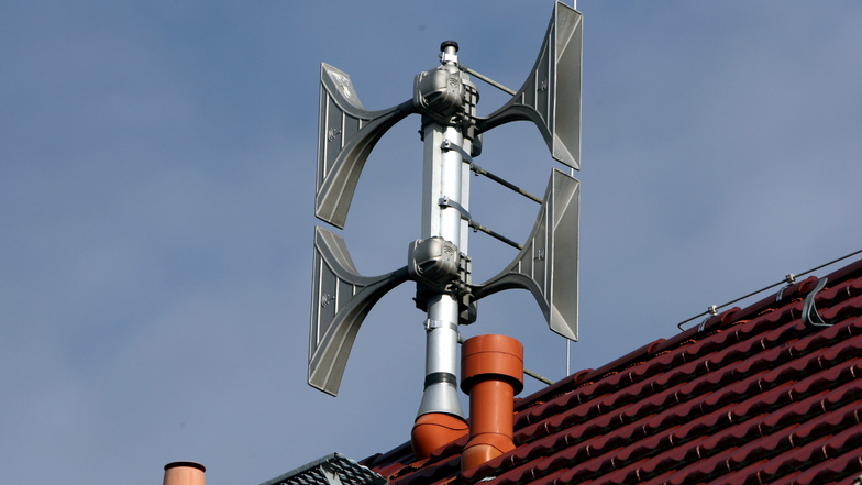 Elektronische Sirene auf dem Dach des Feuerwehrhauses in Graupa. Am Donnerstag gegen 11 Uhr wird Probealarm ausgelöst - bundesweit.