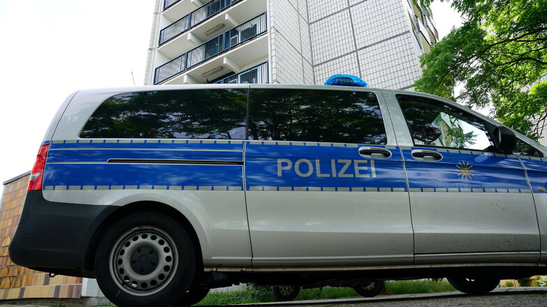 Im Hochhaus Amalie-Dietrich-Platz 9 wurde ein Toter gefunden. Der Täter meldete sich selbst bei der Polizei.