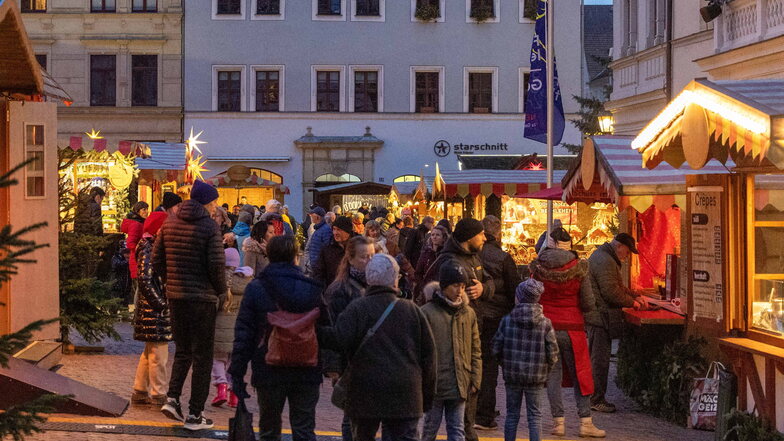 Der Canaletto-Weihnachtsmarkt in Pirna ist bei den Besuchern beliebt.