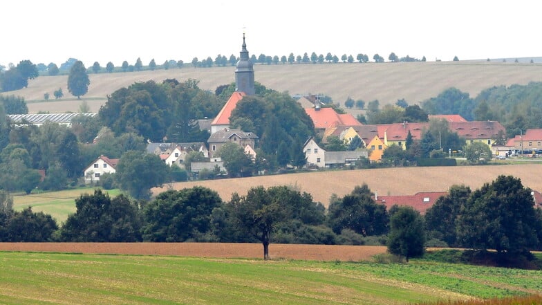 Dörfliche Idylle in wunderschöner landschaftlicher Lage: ein Blick auf Krögis.