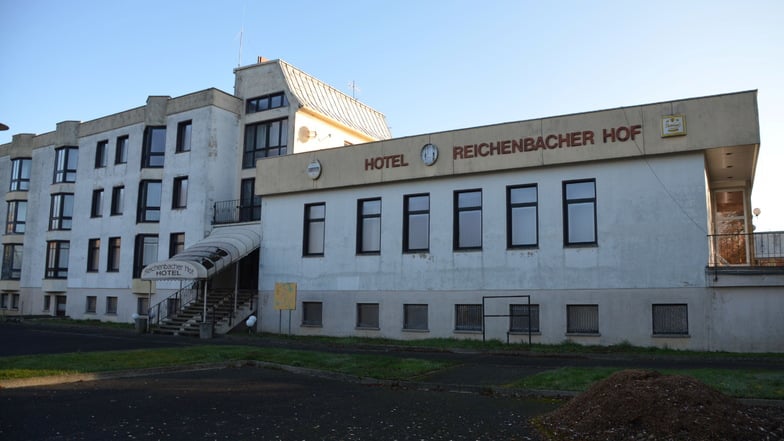 Das leer stehende Hotel in Reichenbach soll in dem Projekt Wasserstoff-Modellregion eine wichtige Rolle einnehmen.