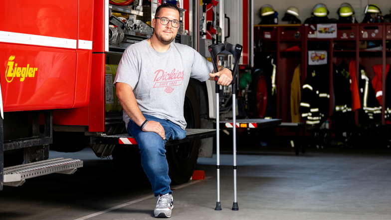 "Man muss es wollen." Obwohl ihm sein linkes Bein fehlt, fährt Felix Strohbach um die hundert Einsätze pro Jahr bei der Feuerwehr in Bad Schandau. Seine jüngste Bewährungsprobe war der große Waldbrand.