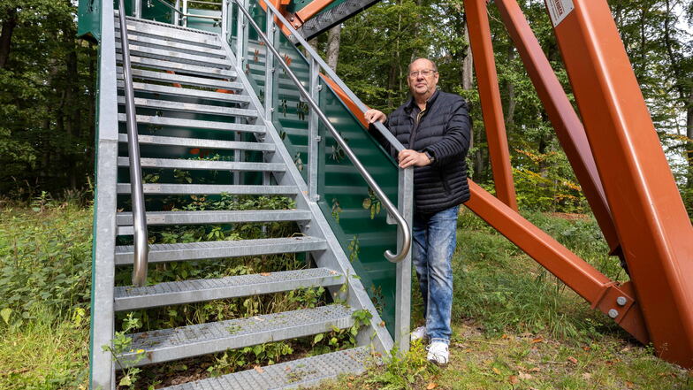 Steffen Post wünscht sich eine bessere Pflege des Areals um den Rodigtturm in Nossen.