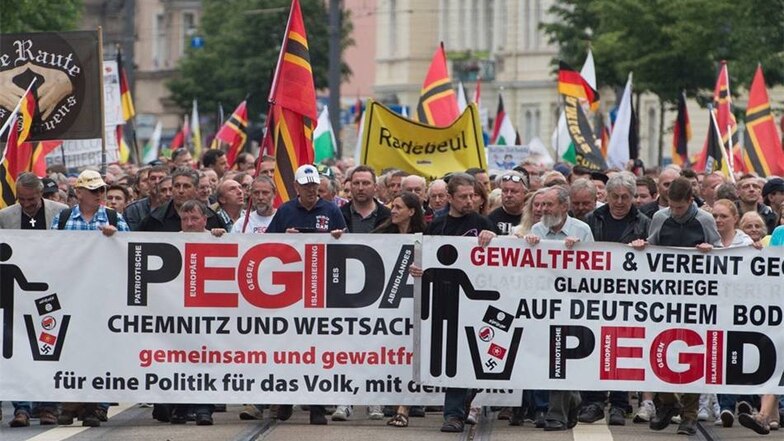 Pegida ist am Montag durch die Innere Neustadt marschiert.