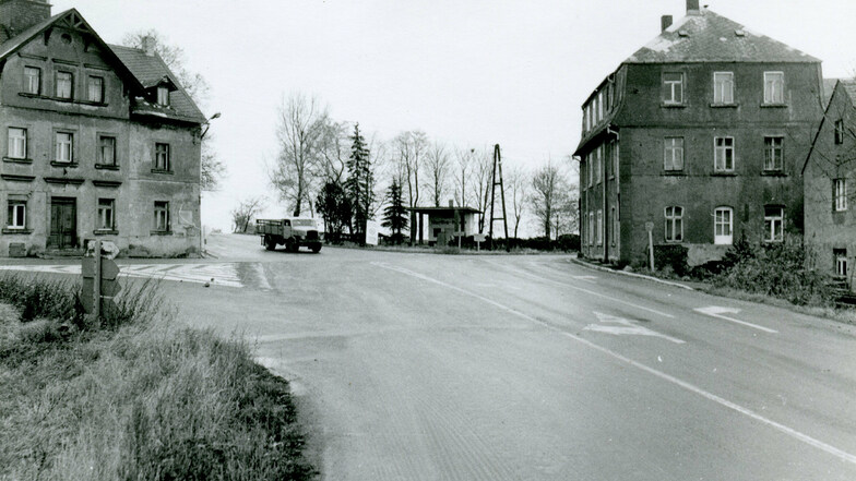 Das Archivfoto zeigt das Harthaer Kreuz mit seinen engen und unübersichtlichen Straßen.
