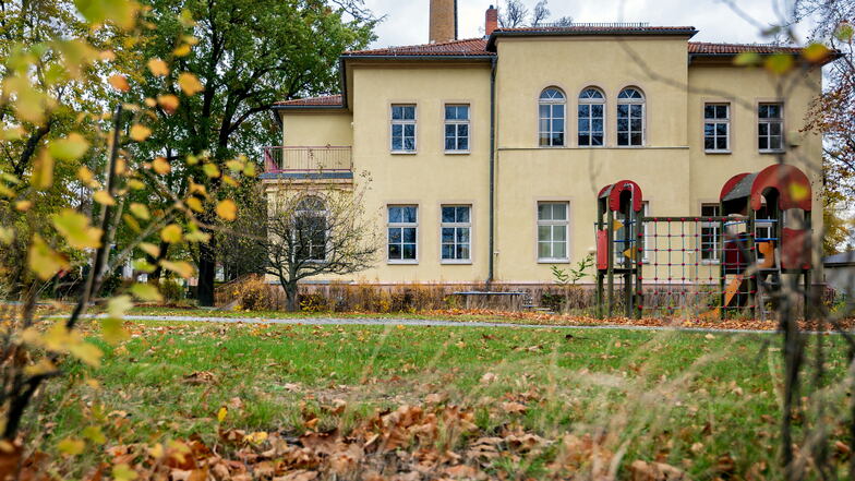 Der Kindergarten „Friedrich Schiller“ an der Paulistraße in Bautzen schlummert derzeit vor sich hin. Die CDU-Fraktion im Stadtrat hatte nun einen Vorschlag gemacht, wie das Gebäude wieder genutzt werden könnte.