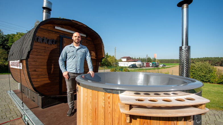 Wellness Express heißt die neue mobile Sauna der Betreiber Matthias Held (im Foto) und Tobias Gutsche.