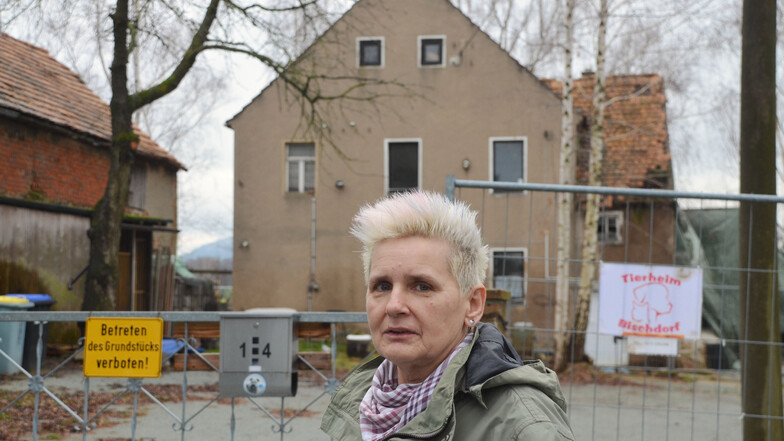 Achtung Baustelle! Noch ist jede Menge zu tun für Ramona Loske und das gesamte Team vom Tierheim Bischdorf. Das Grundstück samt Haus erbte der Tierschutzverein und hat viel damit vor.
