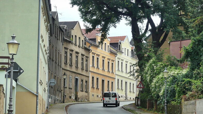 Auf der Königstraße in Lommatzsch soll künftig aus Lärmschutzgründen eine Geschwindigkeitsbegrenzung von 30 Kilometern pro Stunde gelten.