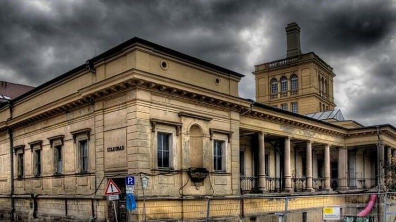 Lange Zeit hingen dunkle Wolken über dem Zittauer Stadtbad. Hier schien fast nichts mehr zu retten. Doch nach einer fast unwiderruflichen Schließung 2001 kam der erlösende Förderbescheid.