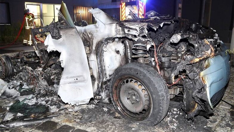 In der Nacht zum Donnerstag brannte  in der Neustadt ein Audi A2 komplett aus.