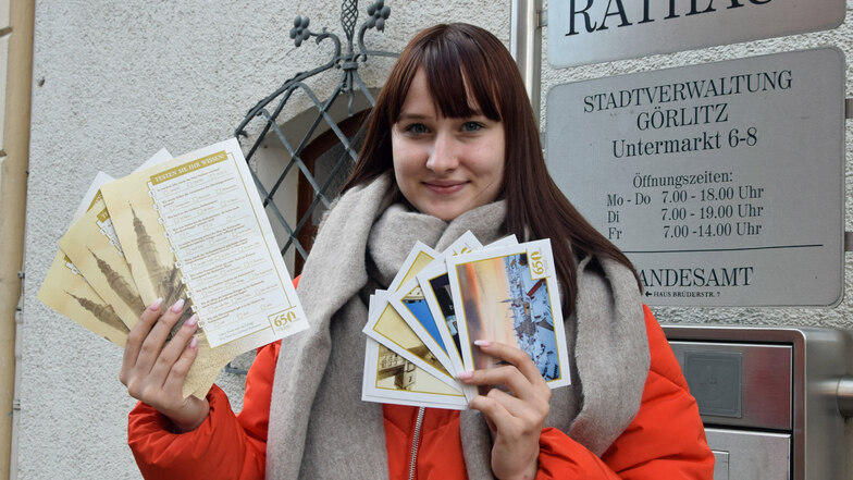 Ein Postkarten-Set zum Rathausjubiläum ist ab 6. Dezember kostenfrei im Rathaus am Untermarkt 6-8 erhältlich. 