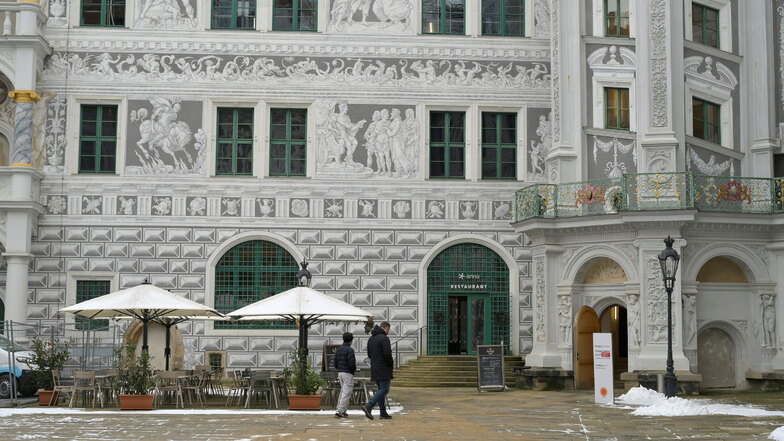 Im Sommer lässt es sich im Restaurant und Café "Anna im Schloss" in Dresden auf der Terrasse hervorragend entspannen.