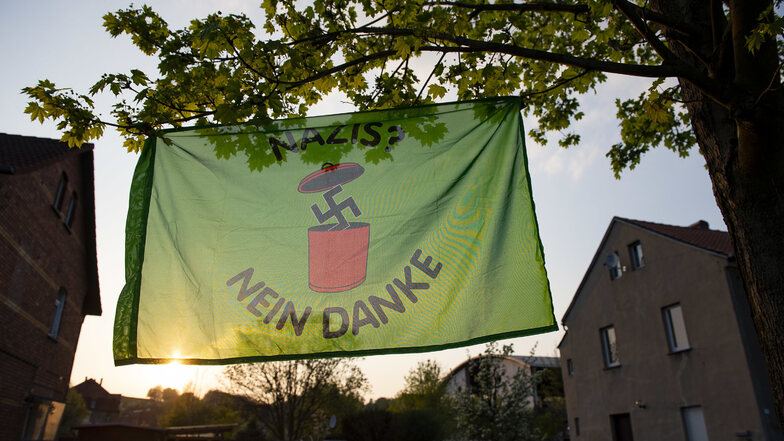 Ein Plakat aus Ostritz, wo sich Einwohner gegen rechtsgerichtete Konzerte und Veranstaltungen wehren. Auch in Vierkirchen werden die Geschehnisse um das Neonazi-Konzert nicht einfach hingenommen.