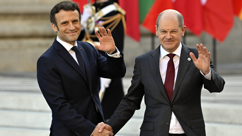 Deutsch-Französische Freundschaft. Präsidenten Emmanuel Macron empfängt Bundeskanzler Olaf Scholz am 10. März 2022 in Versailles.