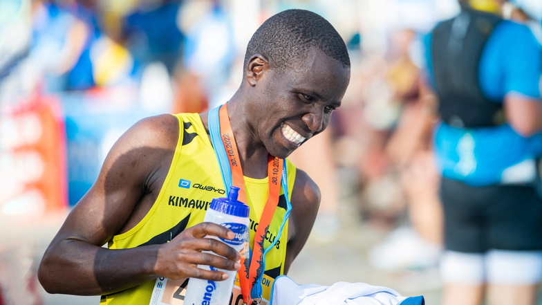 Wilfred Kiptoo siegt beim Dresden-Marathon. Für einen Rekord war es dem Kenianer zu warm, sagt er.