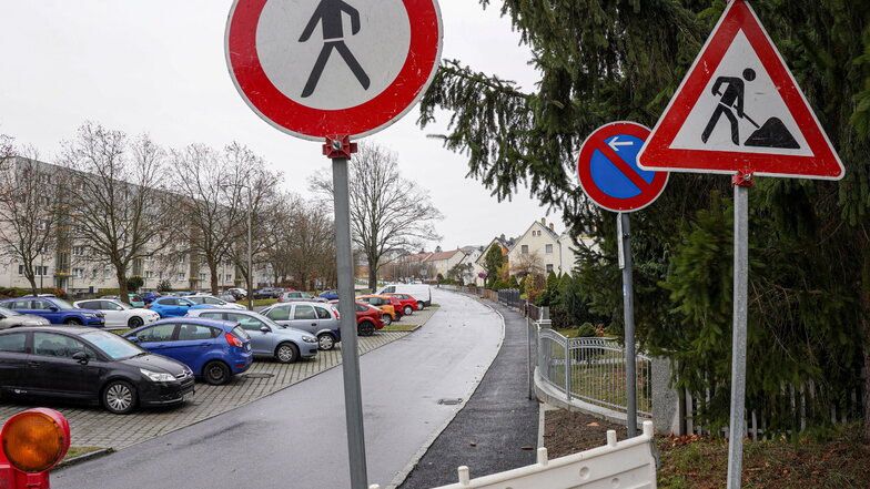 Bautzen: Asphalt für Huckel-Fußweg