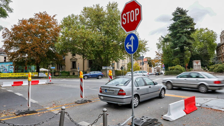 Noch besteht die provisorische Verkehrsführung an der Kreuzung Stadtring, Frauenstraße und Klienebergerplatz. Aber nicht mehr lange.