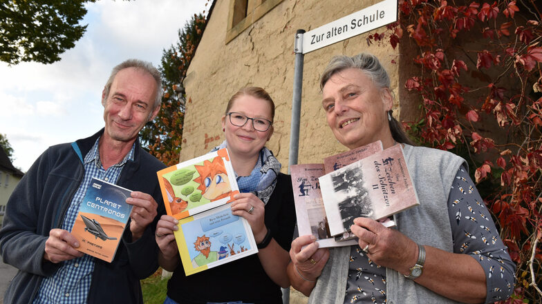 Geballte literarische Kraft: Zum Leseabend in Friedersdorf stellen die Autoren Matthias Schlicke, Doreen Dittrich und Rosemarie Zocher ihre Bücher vor.