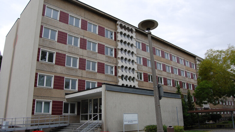 Das vierte Obergeschoss der Asylbewerberunterkunft an der Thomas-Müntzer-Straße in Hoyerswerda dient als Quarantäne-Bereich.